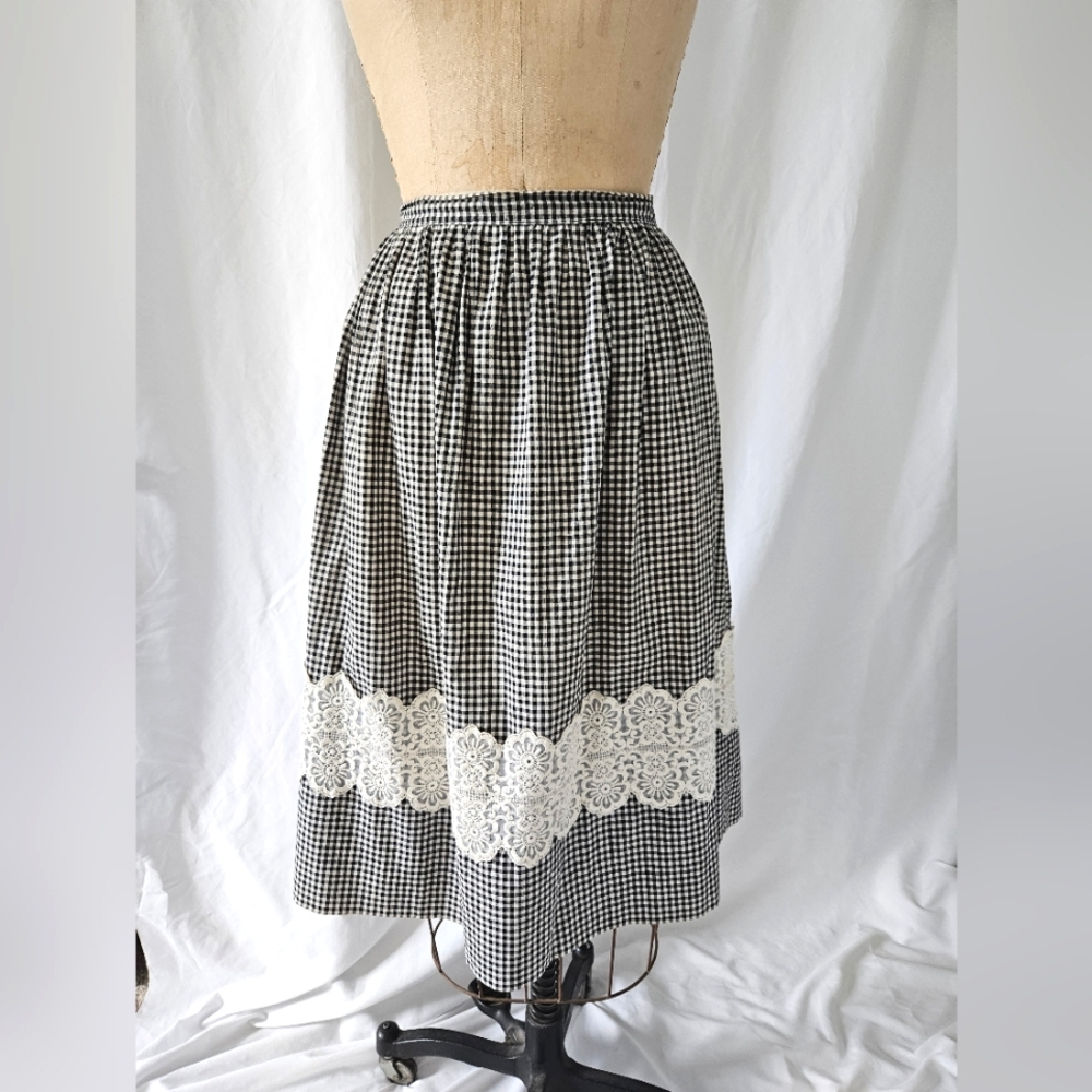Vintage Black and White Gingham Gathered Skirt Lace Trim